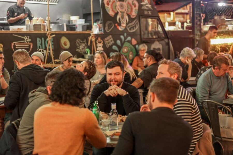 The Biggest Pub Quiz in Valencia - Where It Happens in Valencia: Meeting Points and Moving Venues
