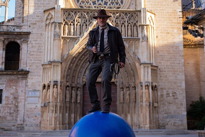 The Holy Grail with Indiana Jones - Carrer de la Cultura and Palacio de dos Aguas: legends you can picture