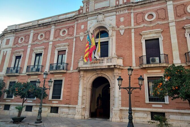Tour of the Borgias with Cathedral included in Valencia - Meet in the Pl. de Manises: the story starts with power