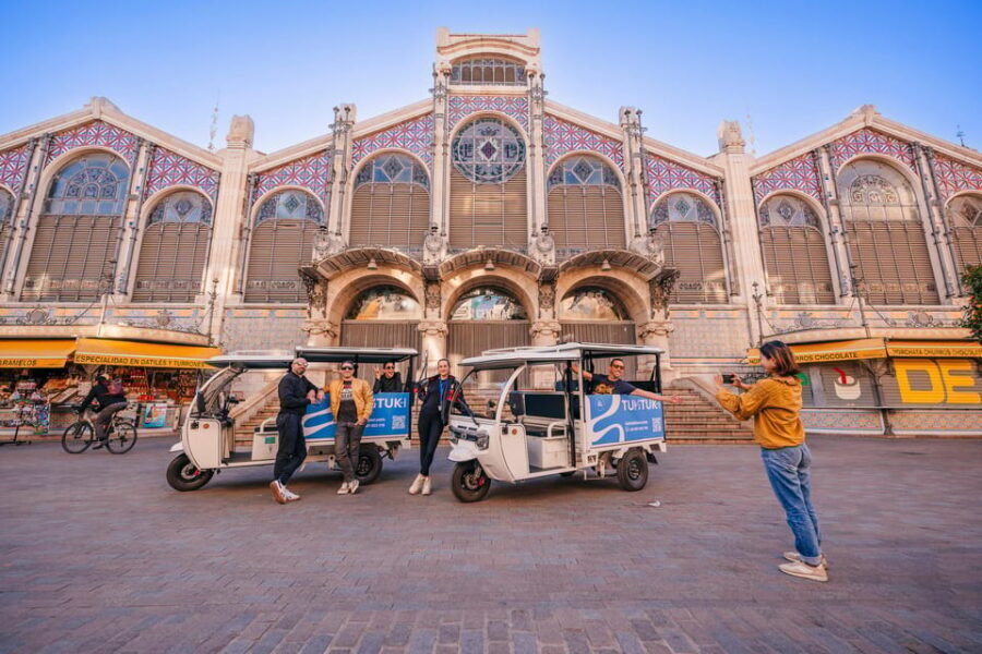 Valencia 1 hour by TukTuki: Essential and Private Tour - Price and Time: Is $35 a Smart Trade in Valencia?