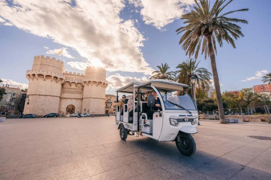 Valencia: 2-hour City Highlights Guided Tuk-Tuk Tour - The 2-hour game plan: a smooth loop through Valencia’s contrasts