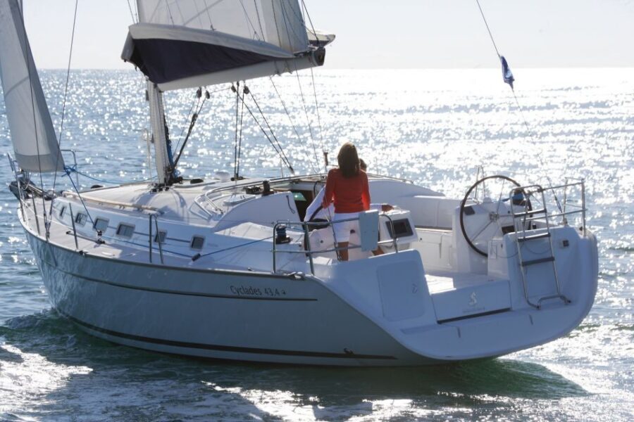 Valencia: 2-Hour Private Boat Cruise - What the first minutes feel like: drinks and music onboard
