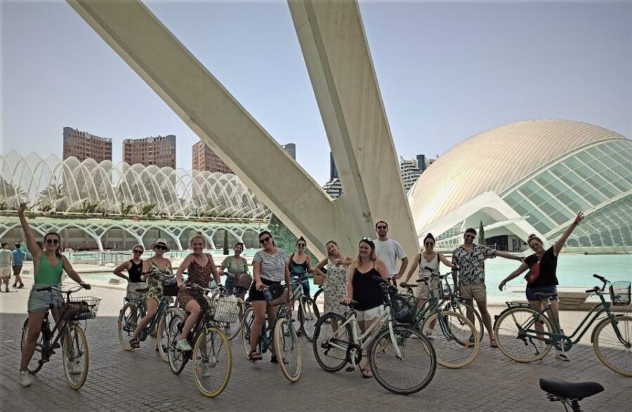 Valencia: 3-Hour Guided City Sightseeing & Beaches Bike Tour - Key reasons this bike tour works