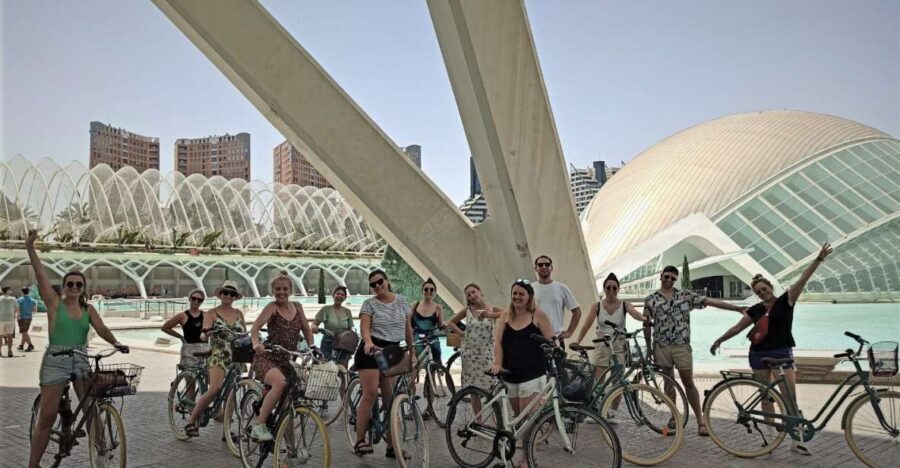 Valencia: 3-Hour Guided City Sightseeing & Beaches Bike Tour - The Turia River gardens: the green spine of the city