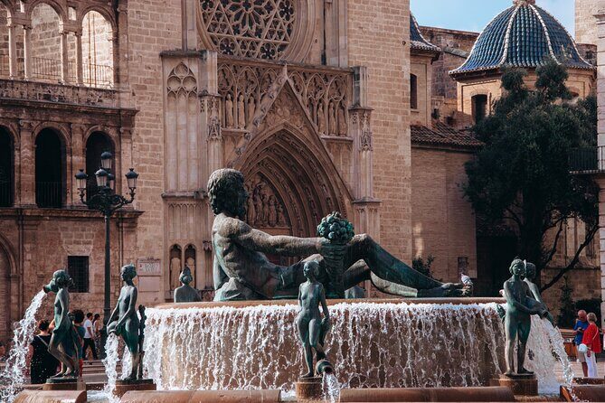 Valencia al completo en Bicicleta - Getting your bearings at Serranos Towers