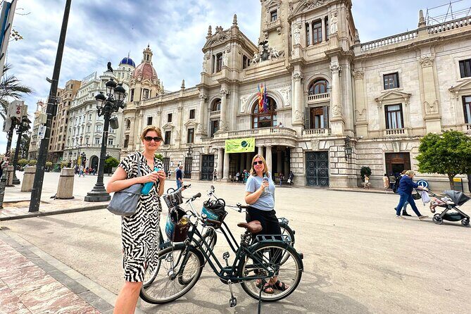 Valencia All in One Bike Tour - The Core Route: El Carmen Streets, Turia Park Flow, and City Landmarks