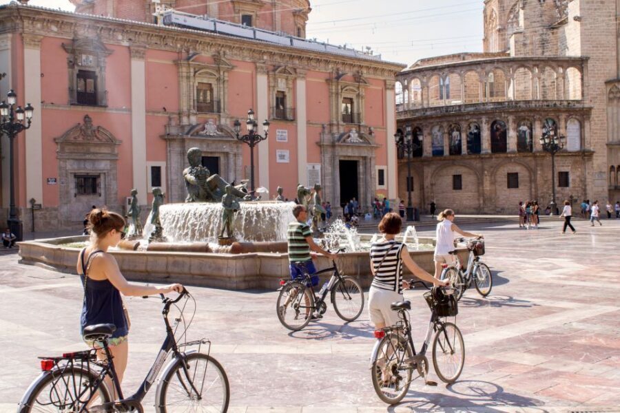 Valencia Bike Tour - Getting oriented fast at Pg. de la Pechina (Pg. de la Petxina) 32