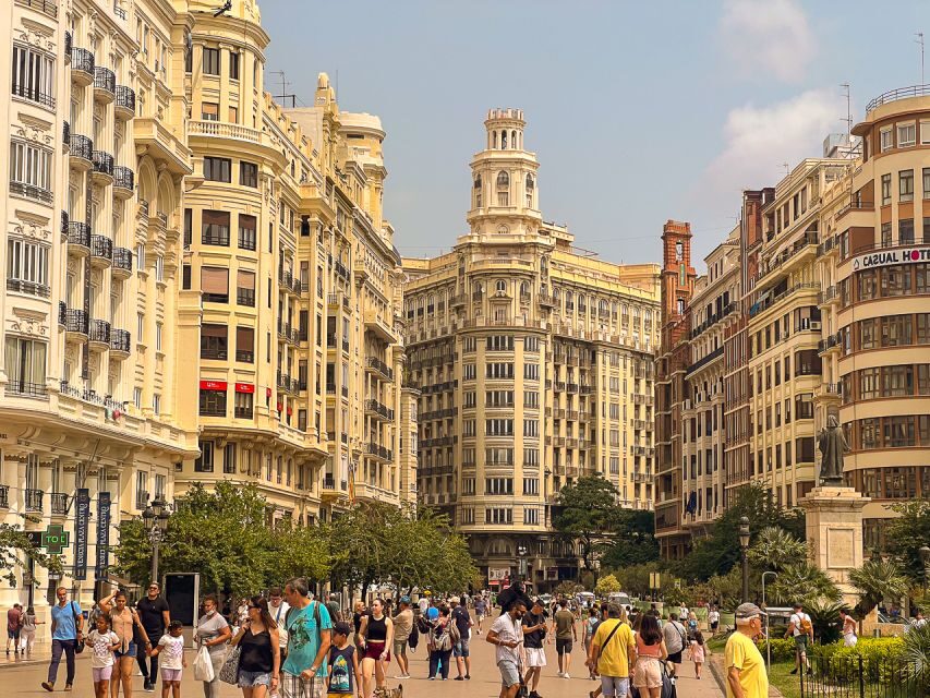 Valencia Bike Tours: City Highlights - City of Arts and Sciences: Futuristic Architecture, Measured Pace