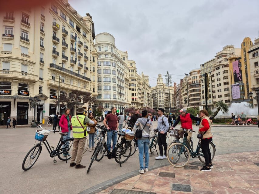 Valencia, Biketour of all the city with a local guide - City of Arts and Sciences: the photo stop that feels like a reset