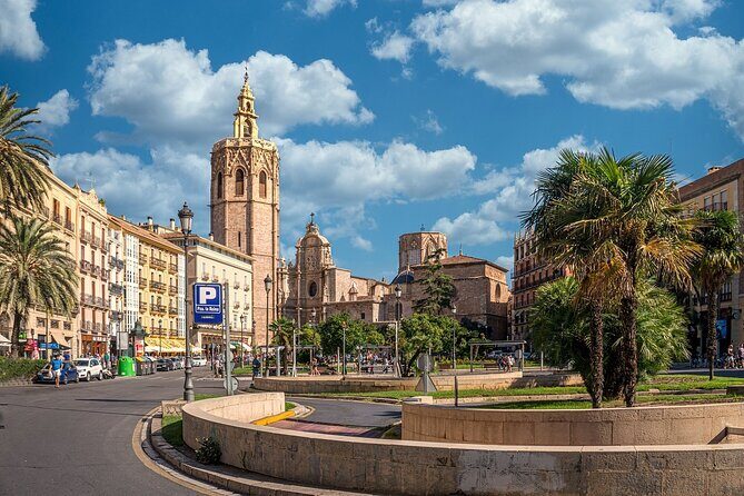 Valencia by Tuk Tuk i: Private tour 1 or 2 hours explore the city - How long should you book: 1 hour vs 2 hours
