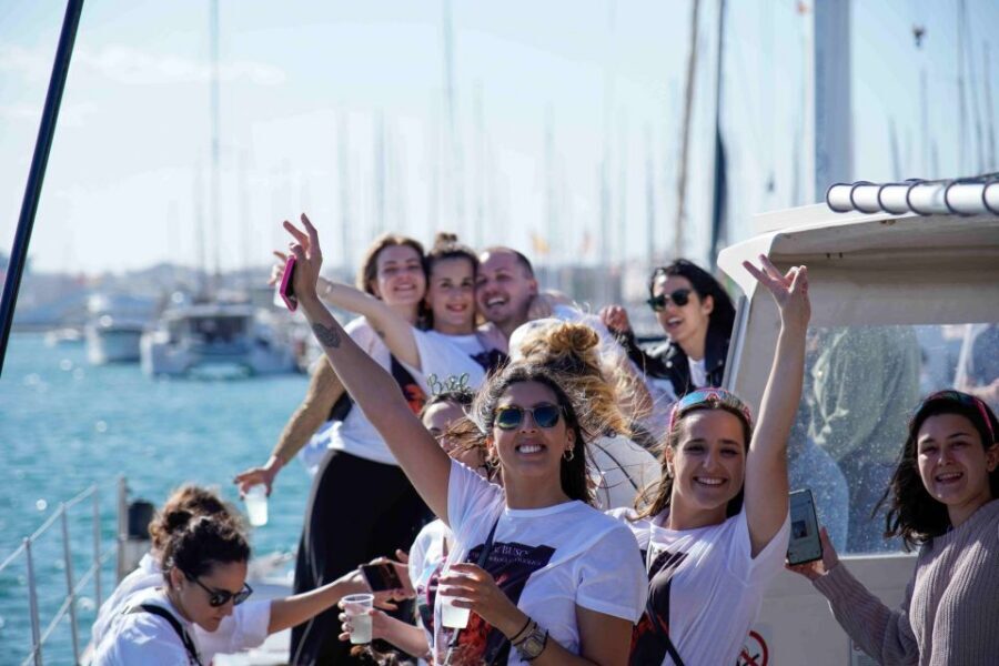 Valencia: Catamaran Party Boat - The 1.5–3 Hour Flow: How the Cruise Feels in Real Time