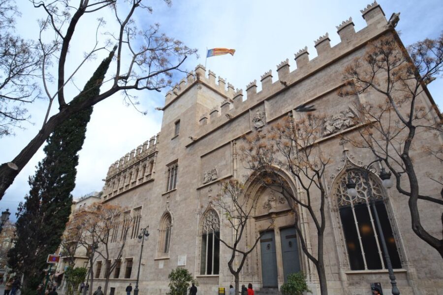 Valencia: Cathedral, St Nicholas, and Lonja de la Seda Tour - Price and value: what $53 buys you in real terms