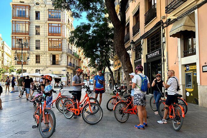 Valencia City Highlights in Guided Bike or E-Bike Tour - Ciutat Vella then off to the easy green: how the pacing works