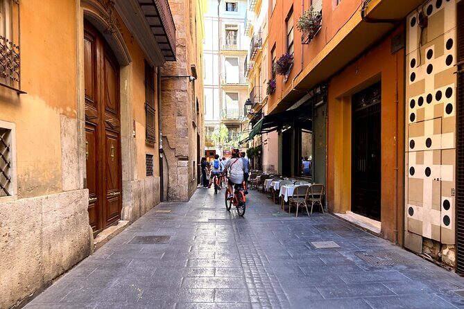 Valencia City Highlights in Guided Bike or E-Bike Tour - Bullring to North Station: Valencia’s strong first impressions
