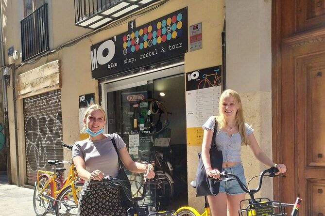 Valencia City MO'Bike Tour - Plaza de la Virgen: the big three landmark moment