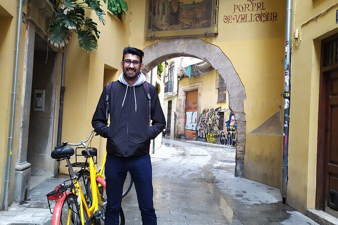 Valencia City MO'Bike Tour - Torres de Serrans: a city-wall gate with a defensive past