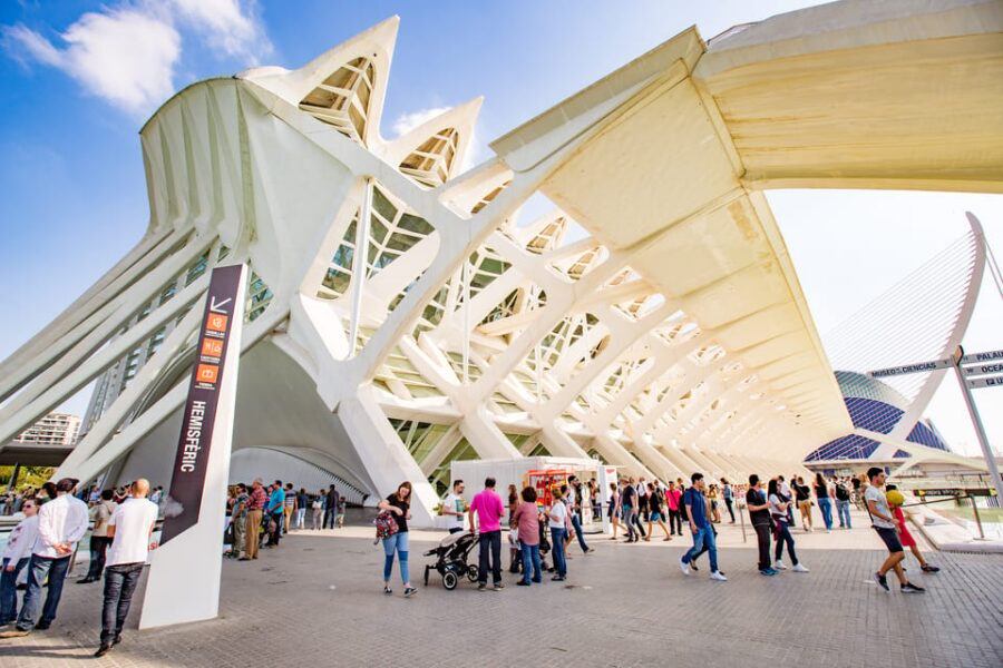 Valencia: City of Arts and Science 3D Movie at Hemisfèric - What you’ll see: the 3D dome film + digital projections