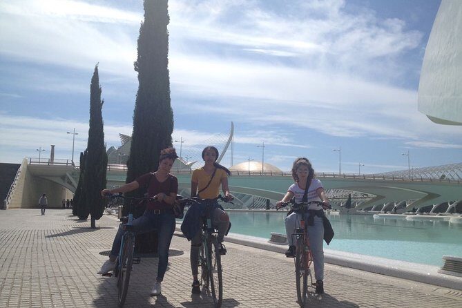 Valencia City Sights Bike Tour - Barrio del Carmen and Plaza de la Virgen: old streets for people who like atmosphere