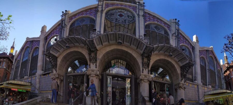 Valencia: City Walking Tour with Top Attractions - ITALIAN - National Museum of Ceramics and Decorative Arts: art in street form