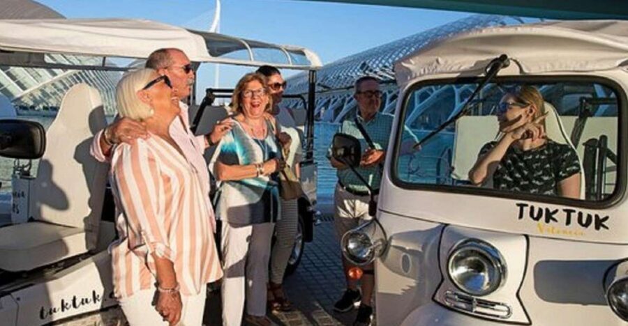 Valencia: Complete Tuk-Tuk Tour Around the City - Meeting up at Valencia North Station: your starting line