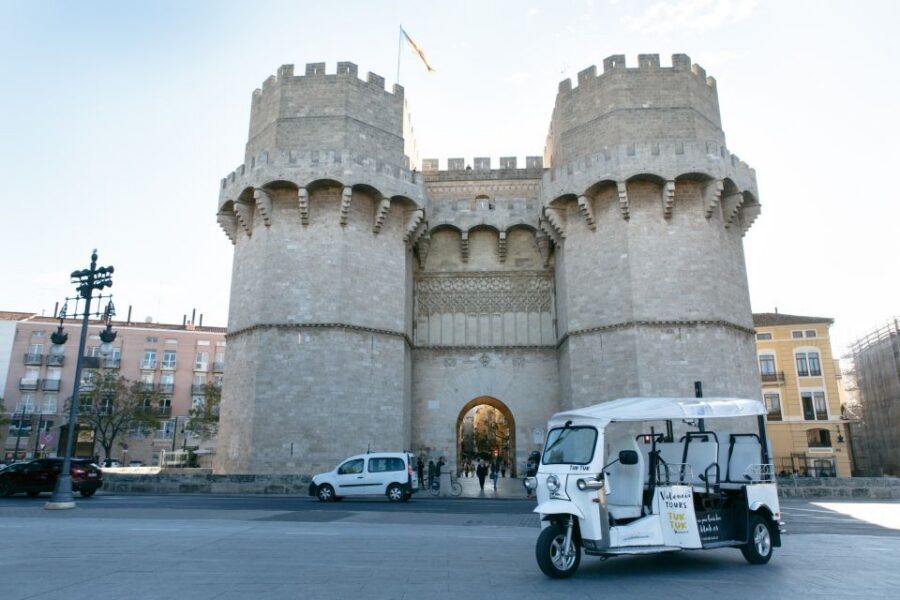 Valencia: Complete Tuk-Tuk Tour Around the City - City of Arts and Sciences: the modern set-piece worth traveling for