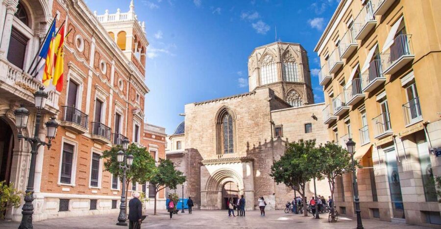 Valencia: Essentials and World Heritages Sites Walking Tour - Inside the Lonja de la Seda: why silk architecture feels like power