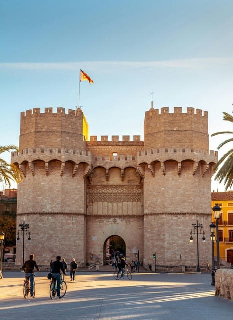 Valencia: Essentials Bike Tour from Ruzafa - The ride back to Ruzafa: wrap-up tips you can use later