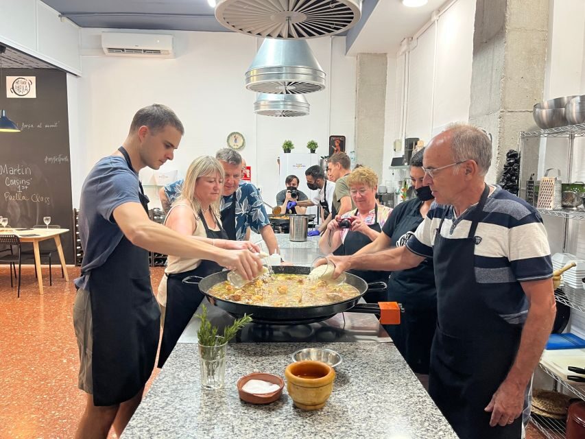 Valencia: Evening Guided Paella Workshop, Tapas, and Drinks - Picking Your Paella: Valencia Classic vs Seafood with Salmorreta