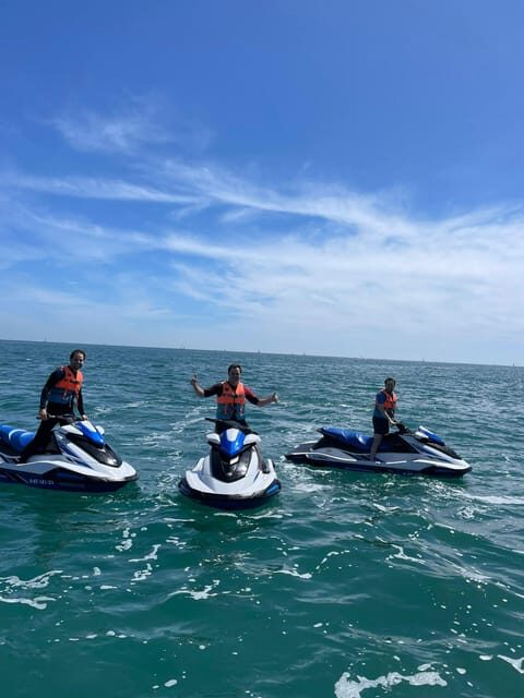 Valencia: Excursión en Moto de Agua + Paddle Surf - Meeting point reality check: finding Fun&Quads fast at Carrer Marina Real Juan Carlos I, 25a