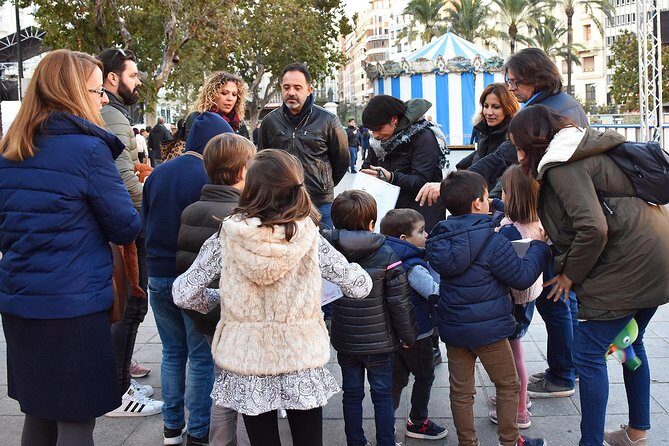 Valencia Family Tour Guided tour in Italian - Stop 2: Plaça de l’Ajuntament and the UNESCO spark of La Fallas