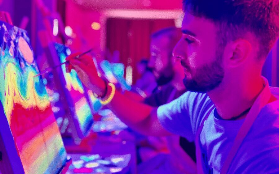 Valencia: Fluorescent painting workshop and wine - Key things to know before you go to The Art Wine House