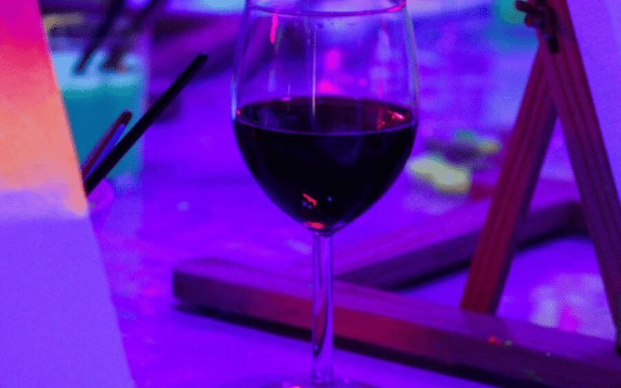 Valencia: Fluorescent painting workshop and wine - Why a fluorescent painting workshop feels different in Valencia