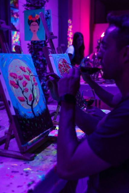 Valencia: Fluorescent painting workshop and wine - The practical side: what’s allowed, who can join, and what to expect