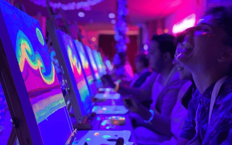 Valencia: Fluorescent painting workshop and wine - What the 2-hour session looks like in real life