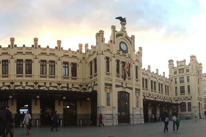 Valencia Guided City Tour - Stop 4: Plaça del Ajuntament, a classic end-of-tour favorite