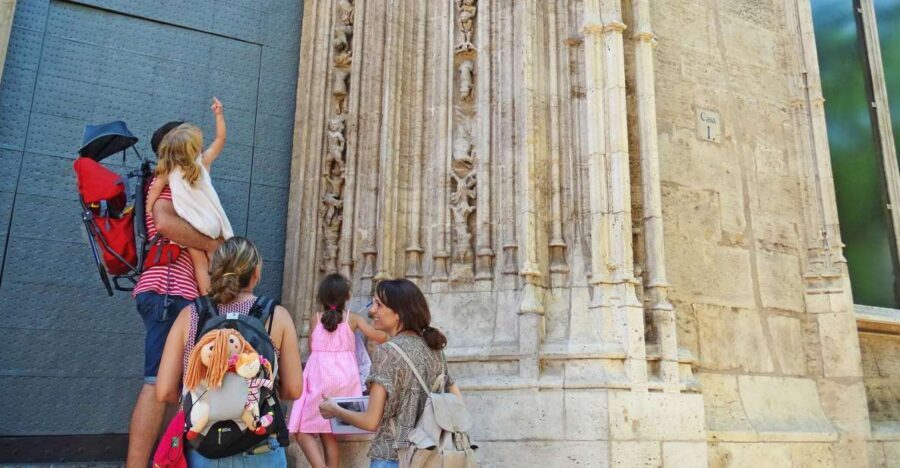 Valencia: Guided Family Walking Tour (Italian Tour) - How the guide keeps kids engaged without losing the adults