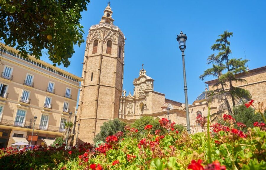 Valencia: Historic Center Audio-Guided Tour with Earphones - Starting at Estación del Norte’s Art Nouveau Tourism Hub