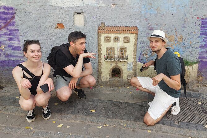 Valencia Iconic Sights Scavenger Hunt - Palau de la Generalitat: Start Strong, Then Learn to Look