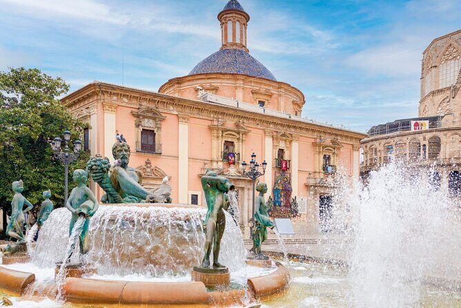 Valencia Iconic Sights Scavenger Hunt - Getting Started at Casa Punto de Gancho 1906