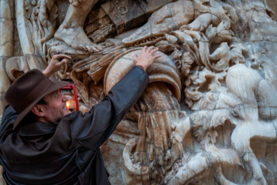Valencia: 'Indiana Jones and the Holy Grail' Walking Tour - The spooky-funny stories: alligators and haunted-house style myths