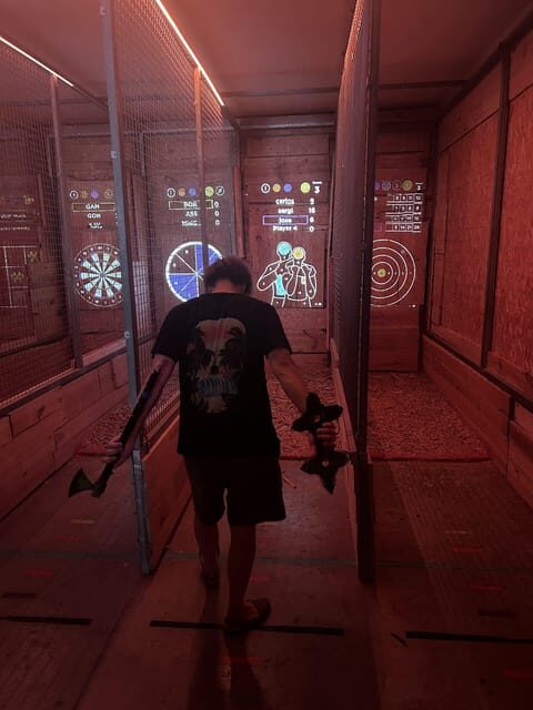 Valencia: Interactive Axe Throwing 1h - Who This Fits Best in Valencia