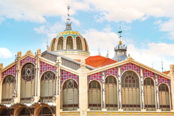 Valencia Monumental Scavenger Hunt - Central Market and North Station: two icons you’ll actually reach