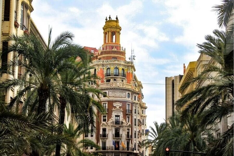 Valencia: Must-See Attractions Walking Tour - Torres de Serranos: The City-Gate Moment You’ll Remember