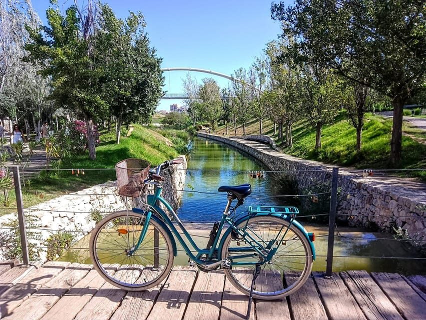 Valencia: Normal bike and Electric bike Rental Ruzafa - Key reasons this bike rental works so well in Valencia