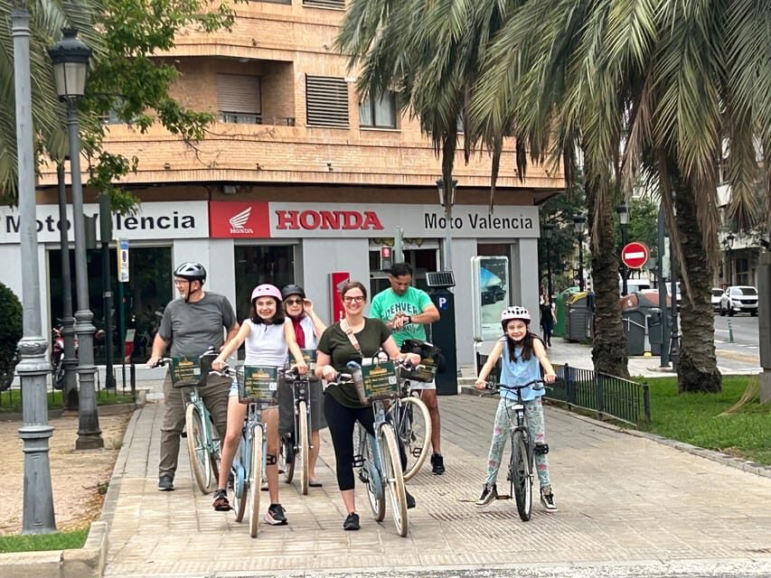 Valencia: Normal bike and Electric bike Rental Ruzafa - The e-bike battery and charger: planning for longer loops