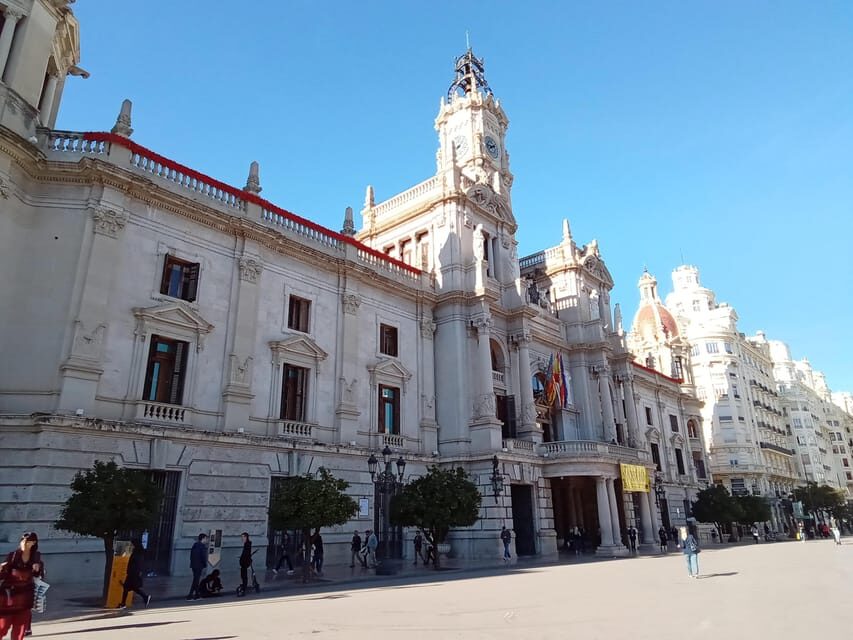 Valencia Old Town Guided Tour - How the tour turns streets into stories with old photos and videos