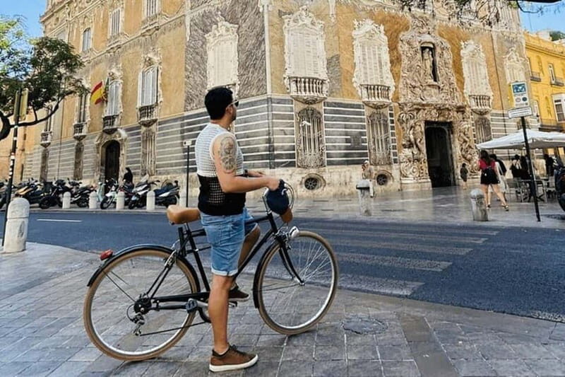 Valencia: Old Town to Modern Marvels "Premium EBike Yamaha" - Torres de Serranos and Ciutat Vella: old walls up close