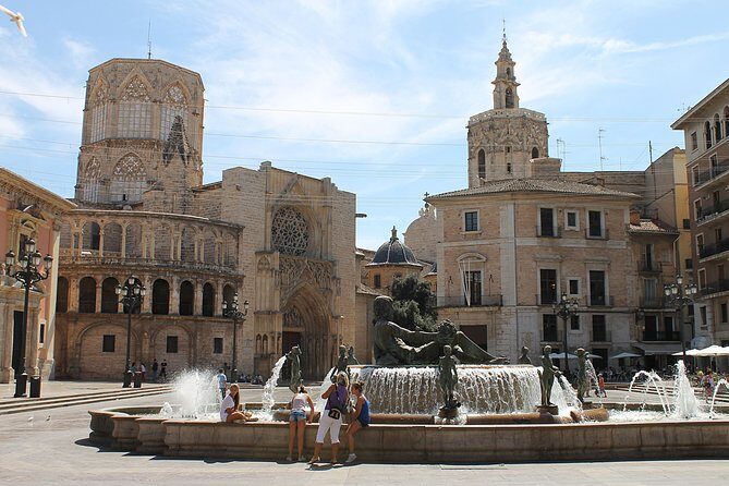 Valencia Old Town Tour with Wine & Tapas in 11th Century Historic Monument - Where You Meet and How to Avoid Getting Lost in Old Valencia
