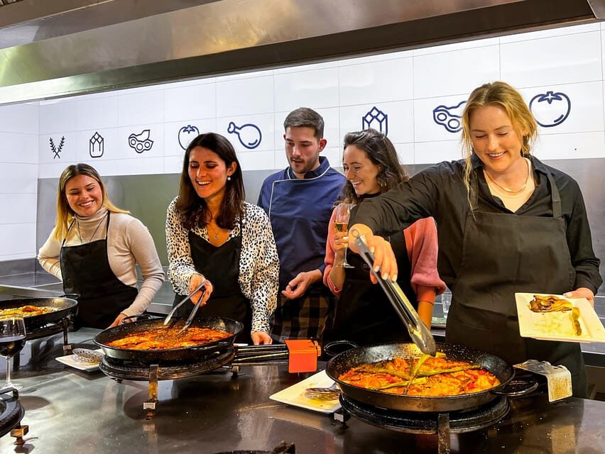Valencia: Paella Cooking Class with Central Market Tour - The eating part: tapas, wine, and dessert that follow the same rules as the cooking