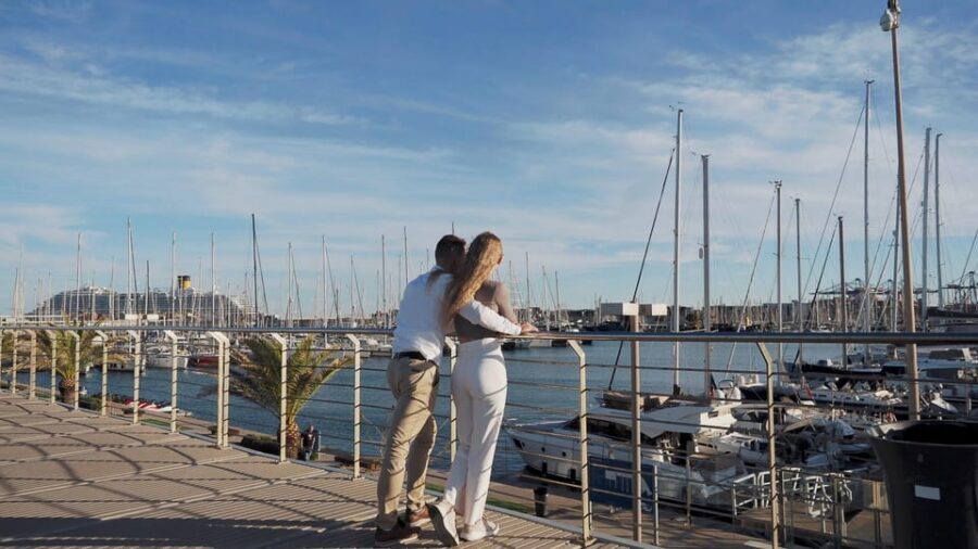 Valencia: Photo shooting at the beach with pro photographer - Should you book this Valencia beach and marina photo shoot?